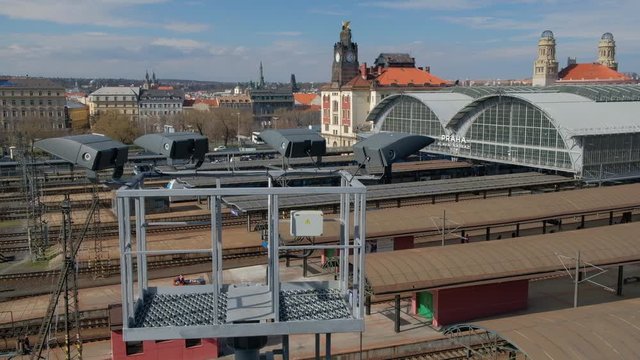 Torres y tr&aacute;fico. Praga, Rep&uacute;blica Checa, Europa.