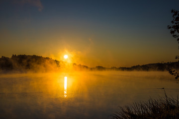 Morgennebel Sonnenaufgang am Untreusee