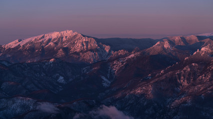 Naklejka premium Sunrise light over Buila Vanturarita mountain.