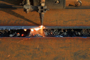 Metal cutting machine