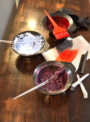 tintes para te&ntilde;ir el pelo pinceles rojo morado y azul