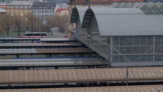 Ferrocarril y tr&aacute;fico. Praga, Rep&uacute;blica Checa, Europa.