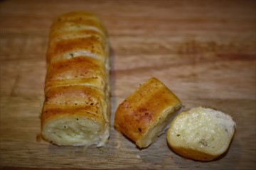 Garlic bread, the delicious accompaniment of barbecue gaucho.