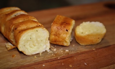 Garlic bread, the delicious accompaniment of barbecue gaucho.