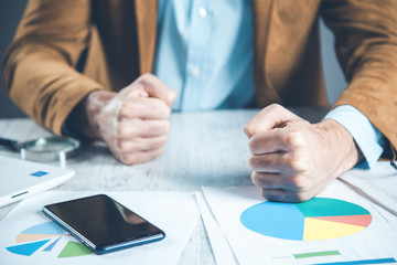 Obraz premium man fists on document on desk