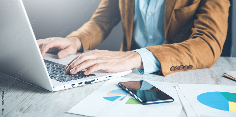 Aufkleber man working in computer on desk