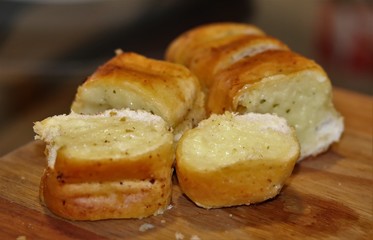 Garlic bread, the delicious accompaniment of barbecue gaucho.
