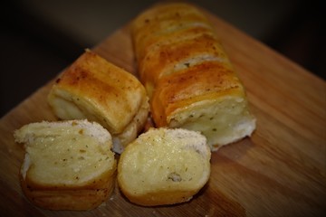 Garlic bread, the delicious accompaniment of barbecue gaucho.