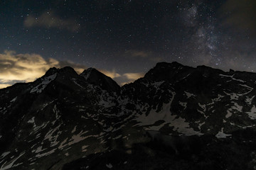 Fototapeta na wymiar Nightsky in the alps with mountains and stars