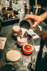 Obraz na płótnie Canvas Bartender making cocktails at the bar, alcoholic drinks 