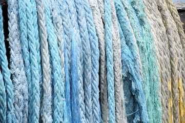 A decorative wig. A great addition to super soft lines, hand-painted, beautiful and long repetition of colors. Cozy accessories and spectacular warm threads. Use for boats and watercraft