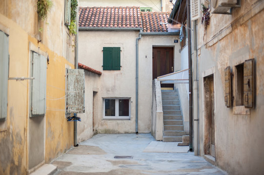 Fototapeta narrow street in old zadar