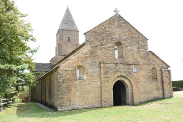 Fototapeta na wymiar old roman church in Burgundy