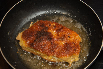 Cutlets with melted cheese  ,Recette de Chaussons panés (cordon bleu maison)