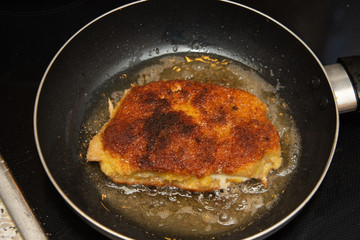 Cutlets with melted cheese  ,Recette de Chaussons panés (cordon bleu maison)