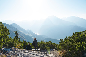 Paar in den Alpen in Berchtesgaden