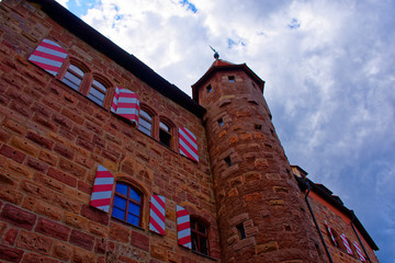 Obraz premium Beautiful sky with clouds over an ancient castle