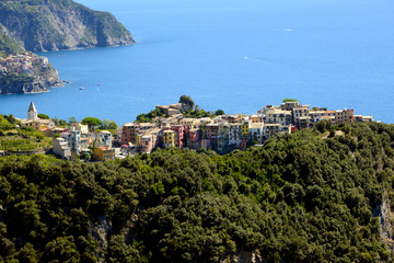 Obraz premium traditional village in Cinque Terre with Mediterranean Sea in the background