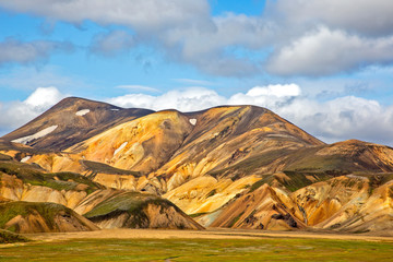 Obraz premium Beautiful and colorful mountain landscape in Landmannalaugar, Iceland. Travel and scenic places to hike..