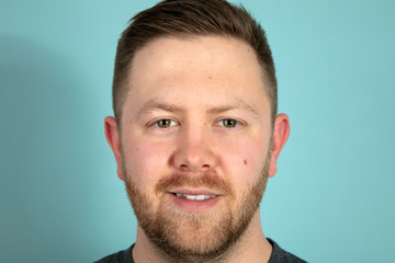 Obraz premium Portrait from bearded man looking at the camera