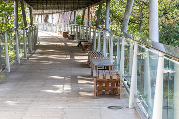 渡り廊下　無人　背景　コピースペース 