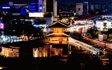 Fototapeta na wymiar Dongdaemun at night in Seoul, South Korea.