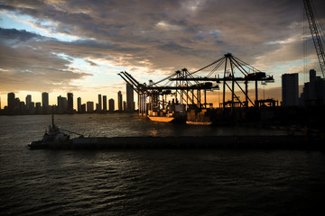 Fototapeta na wymiar Puerto Cartagena Colombia