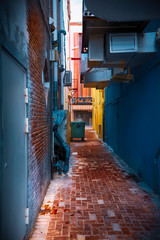 Calle colorida, callejón con colores. 