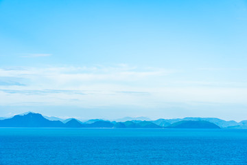 Fototapeta na wymiar Beautiful outdoor sea ocean with white cloud blue sky around with small island around Samui island