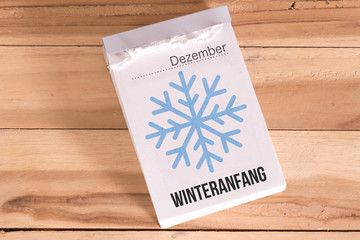 Ein Kalender und Hinweis auf Winteranfang