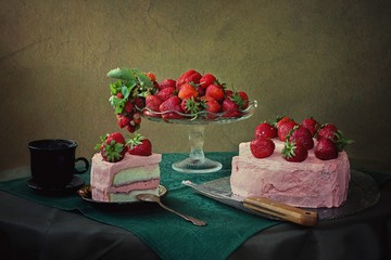 Obraz na płótnie Canvas Still life with tea cup and strawberry cake