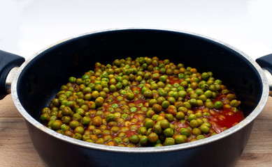 Green peas boiled with tomato juice. 