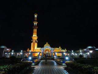 Fototapeta na wymiar mosque at night at Barishal