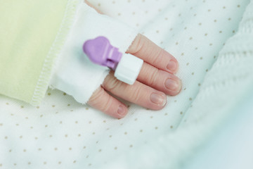 hand`s catheter of newborn baby