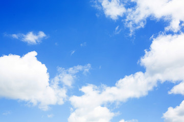Obraz na płótnie Canvas The blue sky is full of beautiful white clouds.