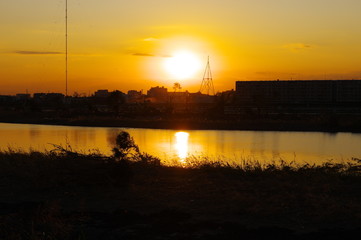 多摩川に沈む夕日