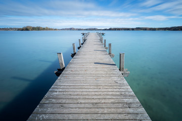 Obraz premium Przystań nad Wörthsee (Bawaria) jesienią