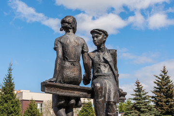 Monument to juvenile home front workers in Samara - obrazy, fototapety, plakaty