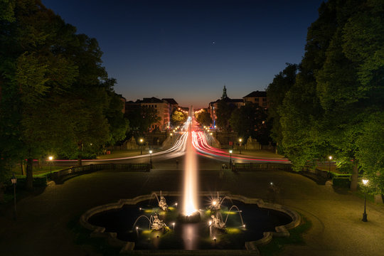 friedensdenkmal bei nacht