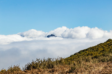 Bergspitze im Himmel