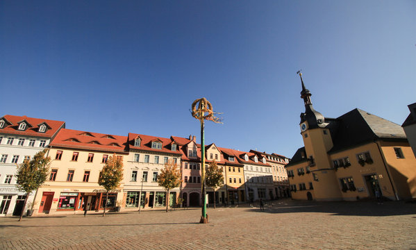 Markt mit Rathaus im th&uuml;ringischen Apolda