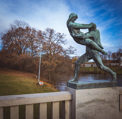 Oslo, Akershus, Norwegia 03.11.2019, Park Vigelanda, posągi w parku © Dreamnordno