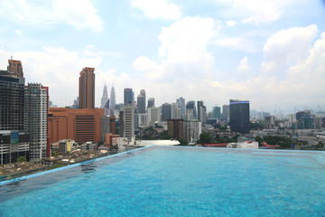 Fototapeta na wymiar View of the infinity pool in Kuala Lumpur in Malaysia. Beautiful skyline.