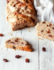 Vegan cake with raisins and jam