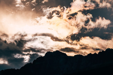 Sonnenuntergang in den schweizer Alpen