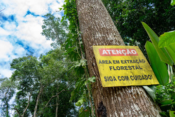 Placa de área de manejo na Resex Chico Mendes