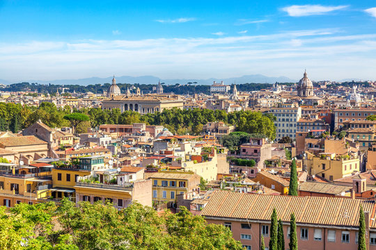 Panoramic view of historic center of Romem Italy from the Gianicolo hill during summer sunny day.