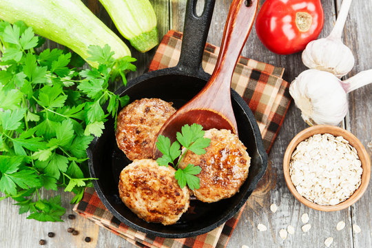 Burgers with oat flakes and zucchini