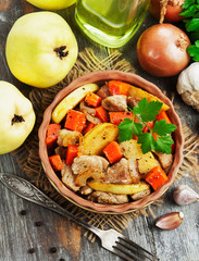 Meat baked with quince and vegetables