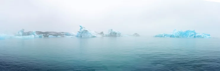 Fragmente des Eisbergs im Meerwasser. Island Nordsee © luchschenF